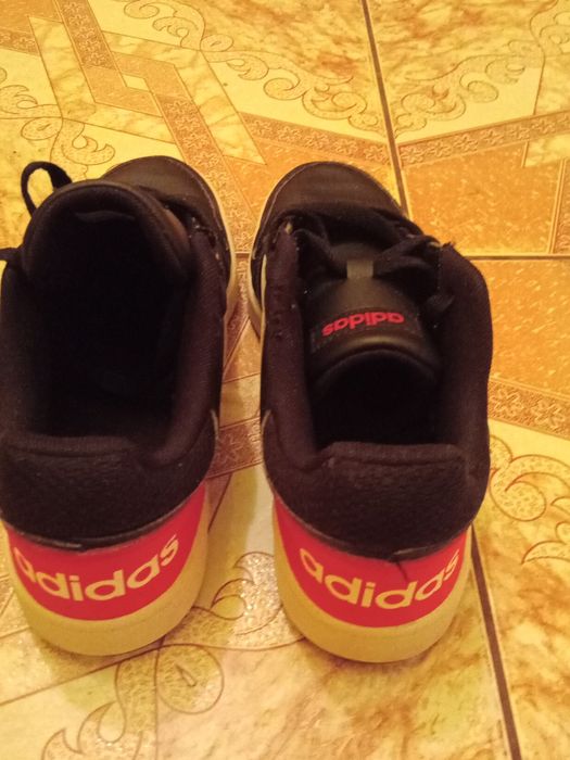 Adidasi mărimea 37,5 marca Adidas