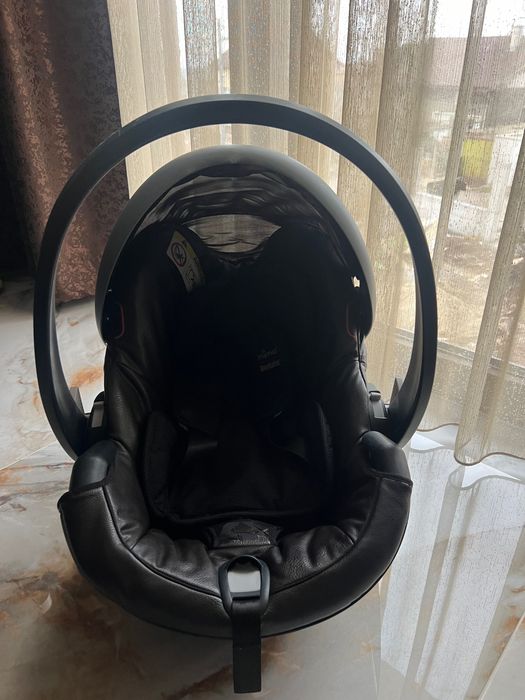 Столче за кола Mima iZi Go с кожена тапицерия: