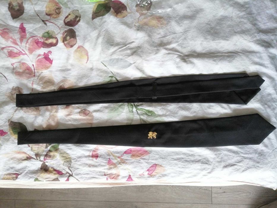 Кожени ръкавици, ушанка, вратовръзки