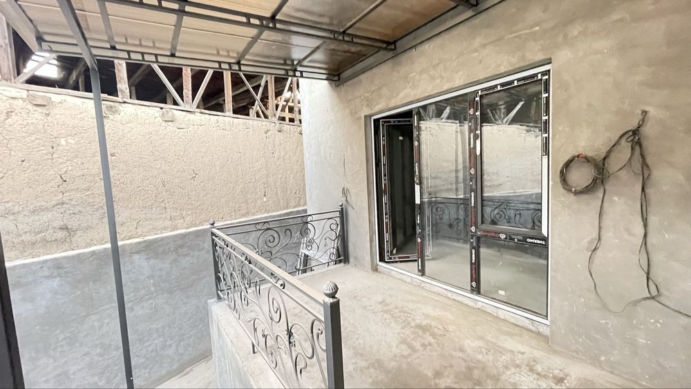 Янги ховли сотилади, Учтепа тумани, ориентир: эски Литературный инстит