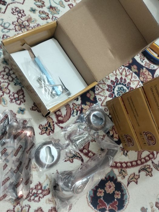 Продается Дверные ручки