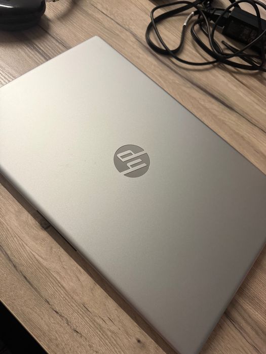 Srochna Noutbook HP sotiladi