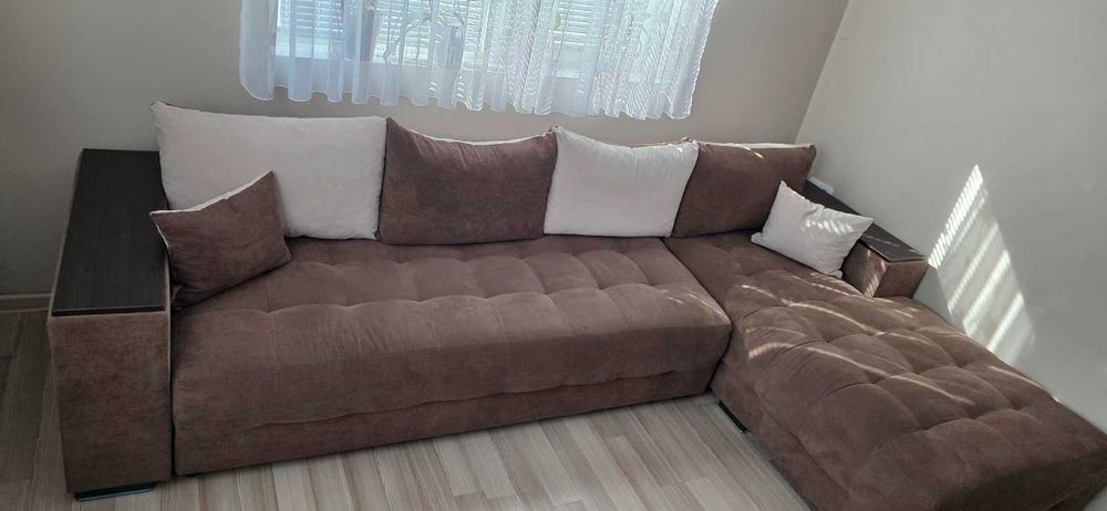 Продавам ъглов диван ползван съвсем малко . В отлично съатояние