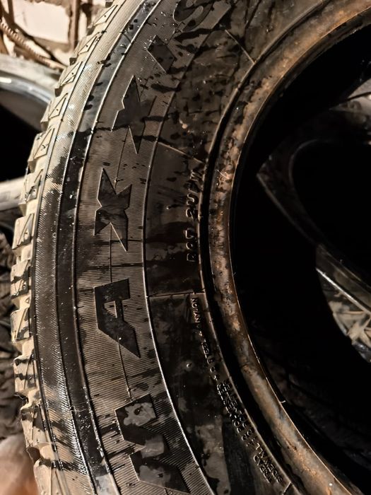 Продам зимние шины 265/65/17