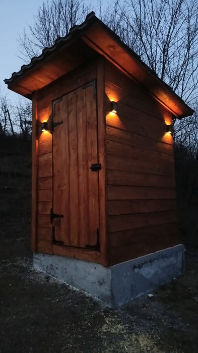 Fântână, afumătoare, toaletă de gradina,cuptor de pâine