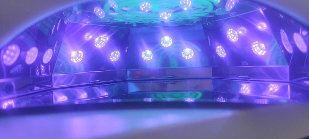 Лед лампа за маникюр