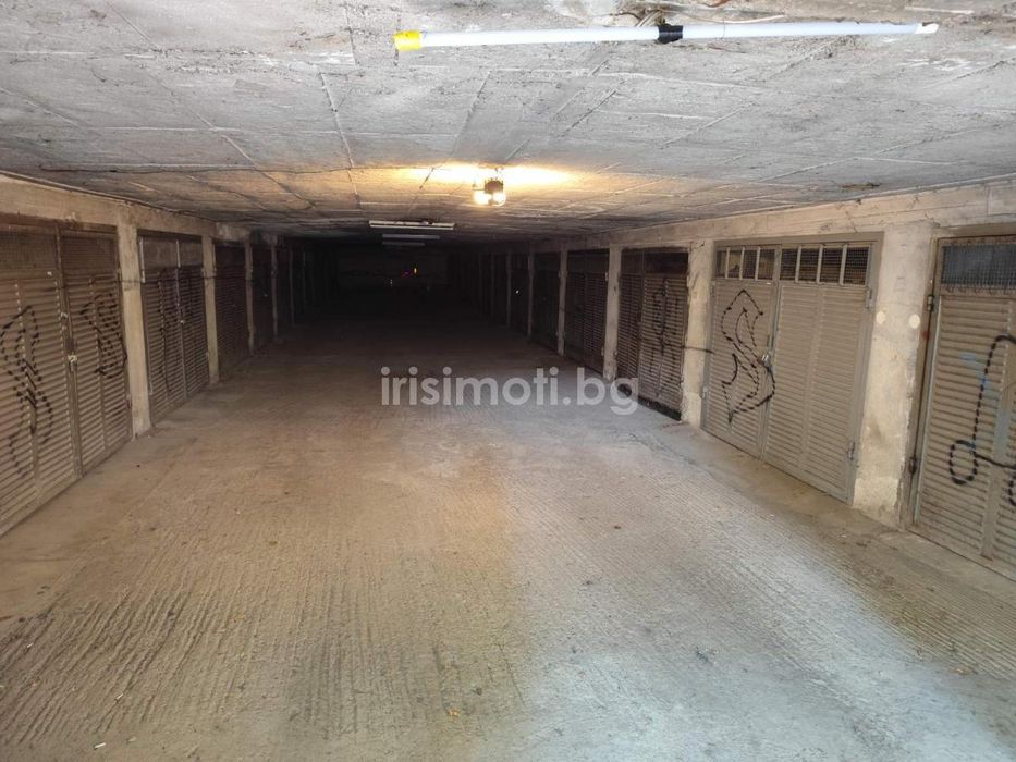 Дава се под наем Гараж / Паркомясто в София, Център - 17 кв.м за 153 € - Снимка #2
