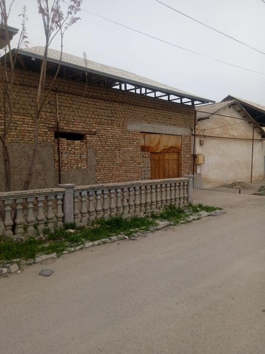 Kamsamol Chaman MFY 8 sotix uy sotiladi