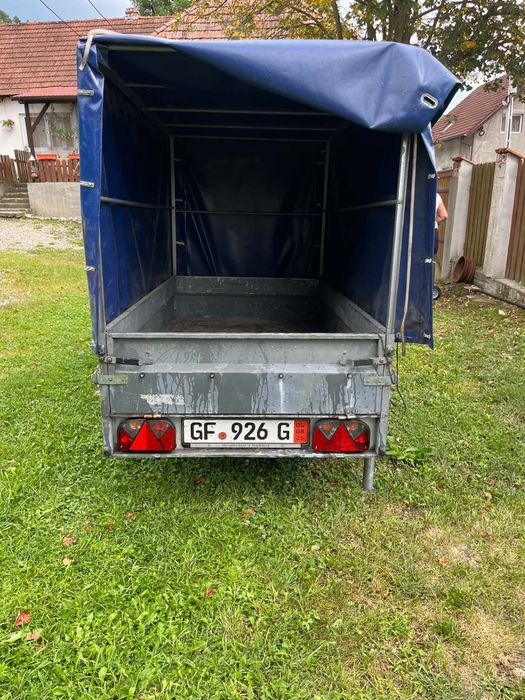 Vând remorcă cu prelată înaltă -750 kg