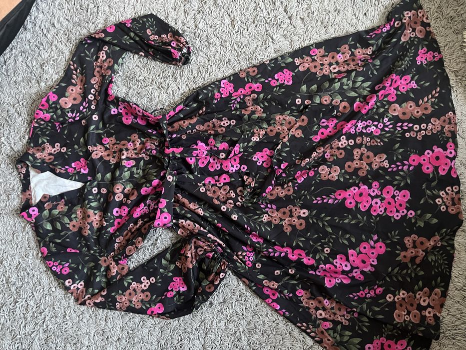 Нова Дамска рокля размер до Л