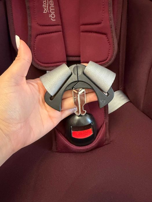 Scaun auto pentru copii Britax Romer, Trifix2, i-SIZE, Burgundy 15 luni-4 ani, 76-105 cm, 9-22 kg