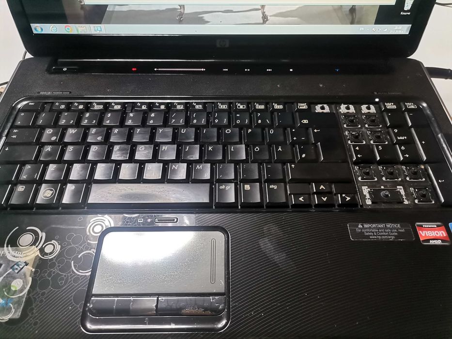 За части или сервиз! Работещ лаптоп HP Pavilion dv-7 - 3101sa, 17 "