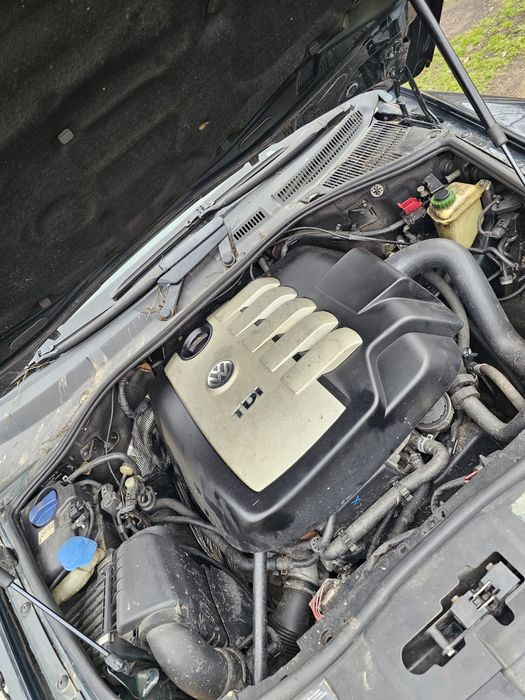 Vand Touareg 2.5 tdi avariat