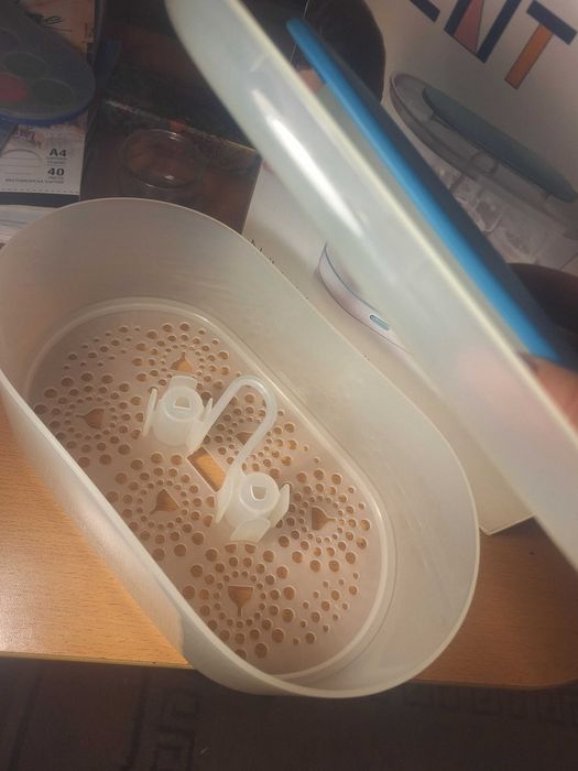 Уред Philips Avent за стерилизиране на бебешки шишета и биберони