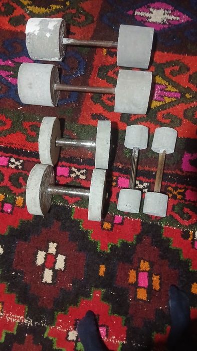 Gantellar sotiladi hammasi va boʻli sotiladi narxi 500 ming dastafka y