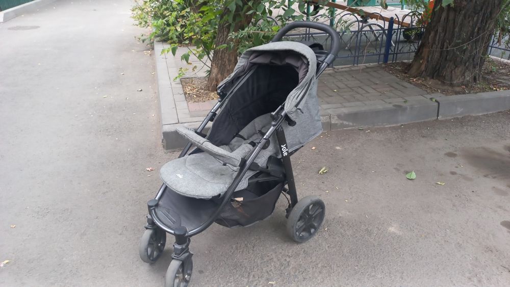 Продам коляску Jole