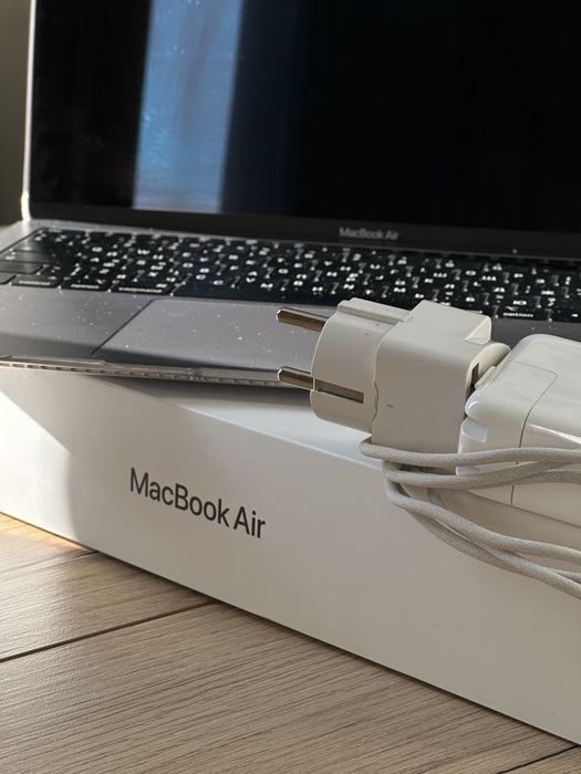 MacBook Air 2019 (A1932) — Retina