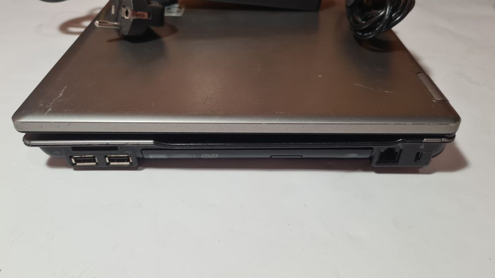 Лаптоп HP Compaq 6530b със зарядно