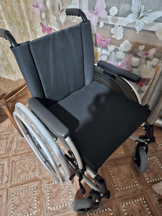 Продается новая кресло-коляска Старт