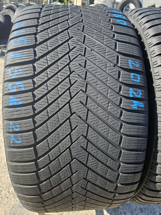 Vând 2 anvelope iarna 315/35/22 315/35r22 PIRELLI