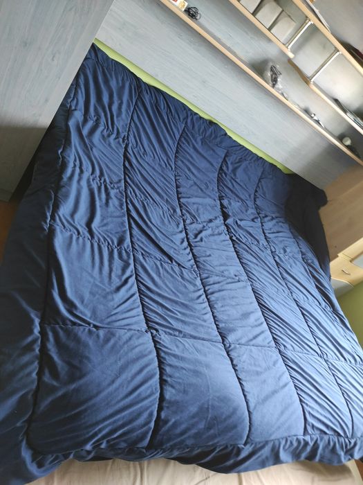 Plapumă pentru pat de dimensiuni mari, 2.40/2.20cm.
Produs adus din import de foarte bună calitate.