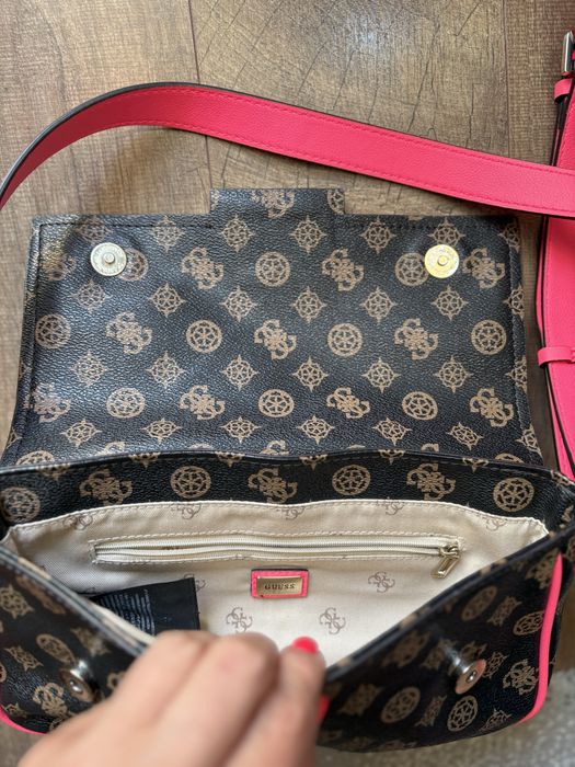 Дамска Чанта Guess