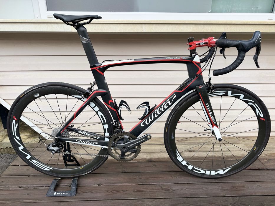 Карбонов шосеен велосипед Wilier Cento1 Air
