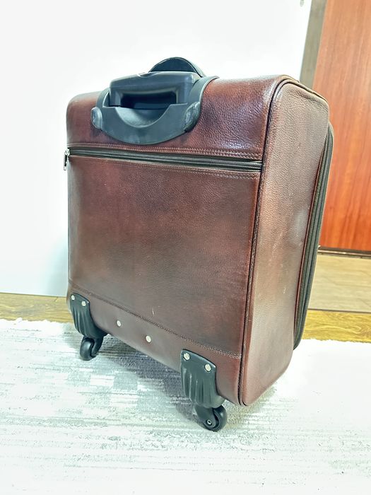 Чемодан для ручной клади