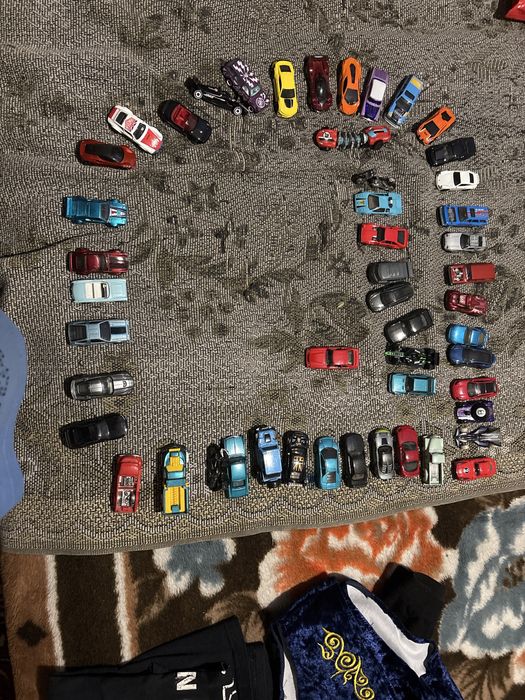 Продам кучу машинок хотвилс