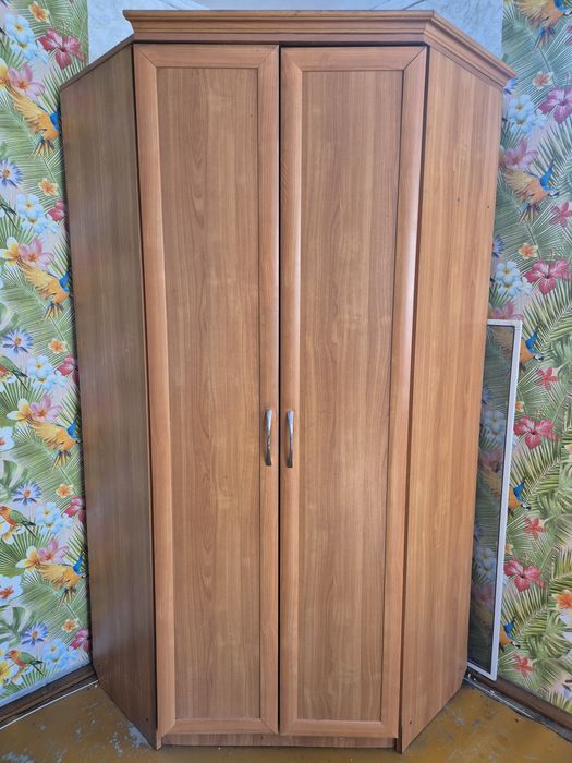 Продается Шкаф угловой