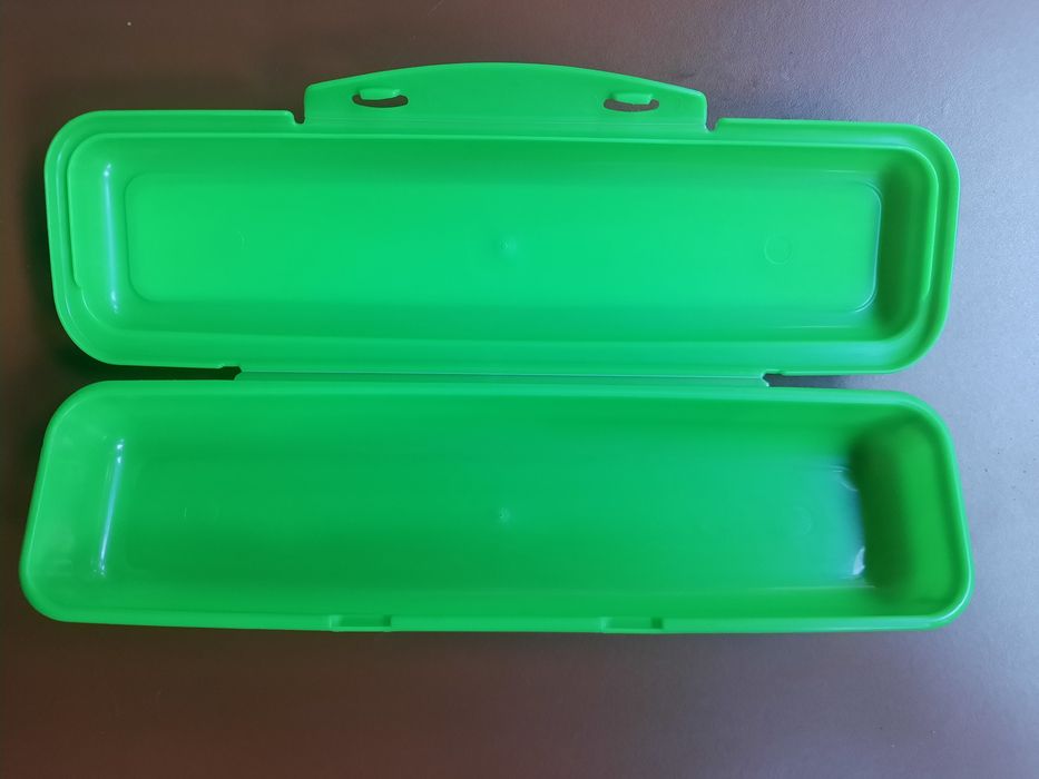 2 penare din plastic