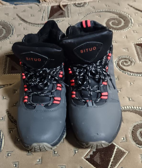 Продам обуви на мальчика оригинал. 37-38