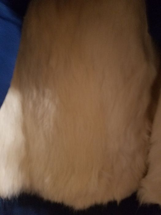 Детский плащ с отстегивающей подкладкой из натурального меха.