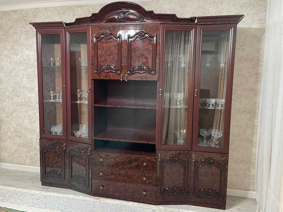 Стенка горки для гостиной комнаты.