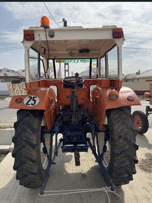 Tractor Universal UTB 445