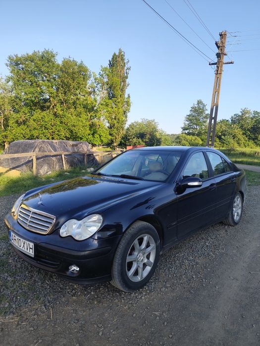 Cînd Mercedes c.class 2005 in stare buna preț în privat