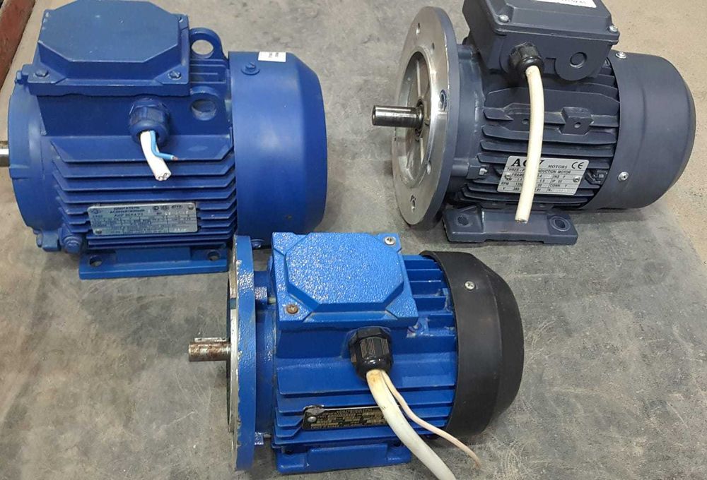 Продам  асинхронный двигатель