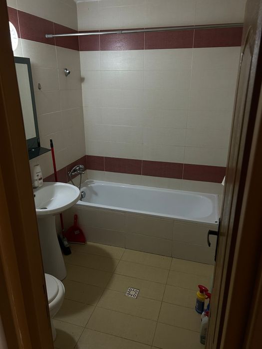 Închiriez apartament cu doua camere mobilat și utilat complet zona sud a orașului