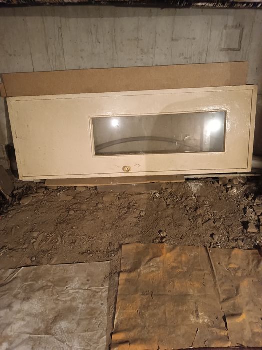 Продам дверь деревянную