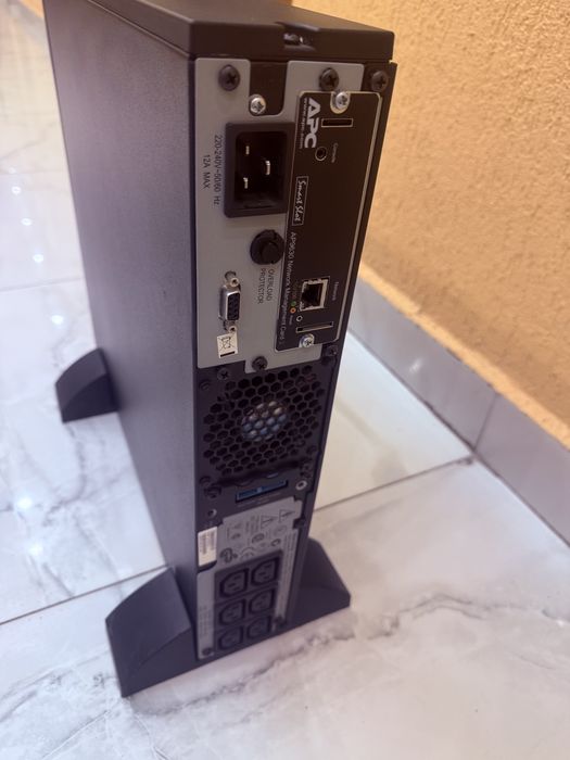Vand sursa Smart-Ups RT 2000