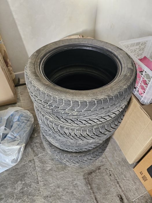 Продам шины 215/55/17