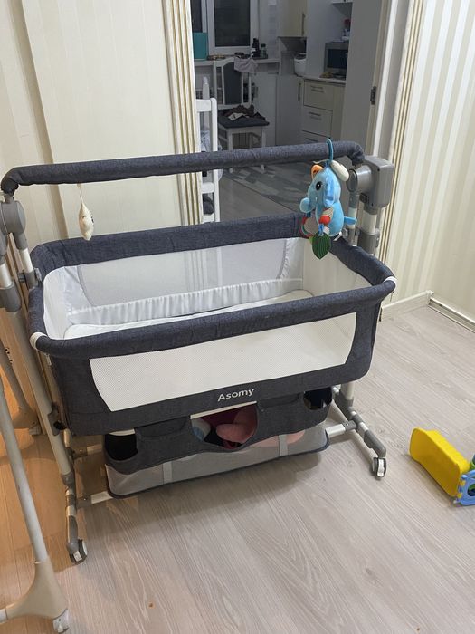 Манеж- кровать, стульчик для кормления, ходунок