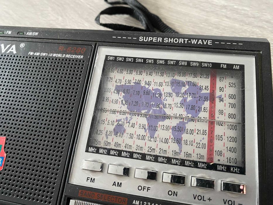 Radio portabil NAKIVA R-6280 World Receiver, 12 benzi, ideal pescuit, retro