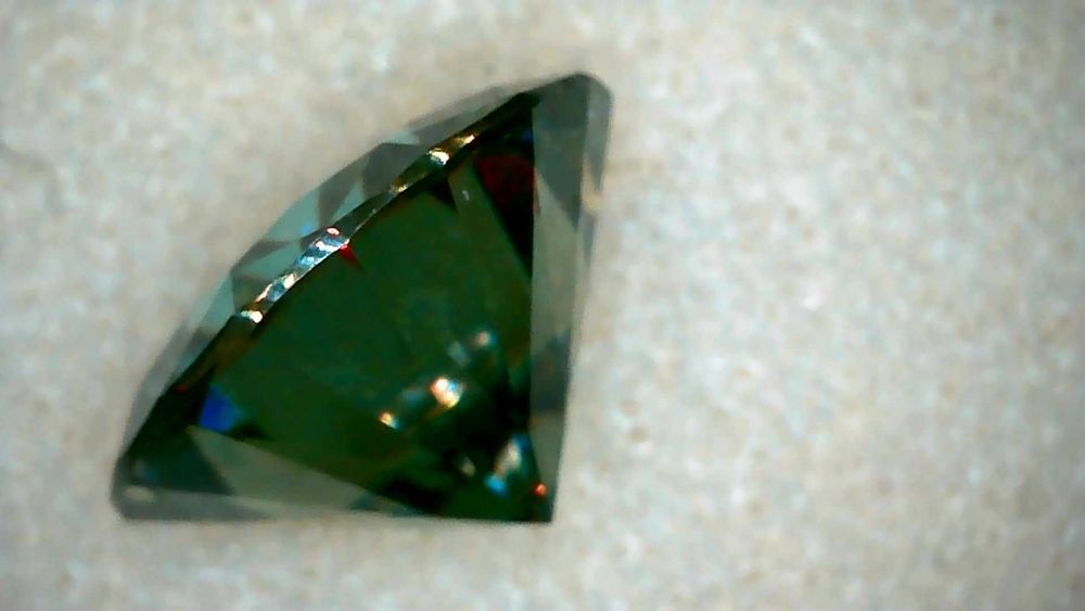 Диамант, Moissanite Brilliance, зелен със сертификат, гравиран номер на камъка - 35 евро - 1 карат