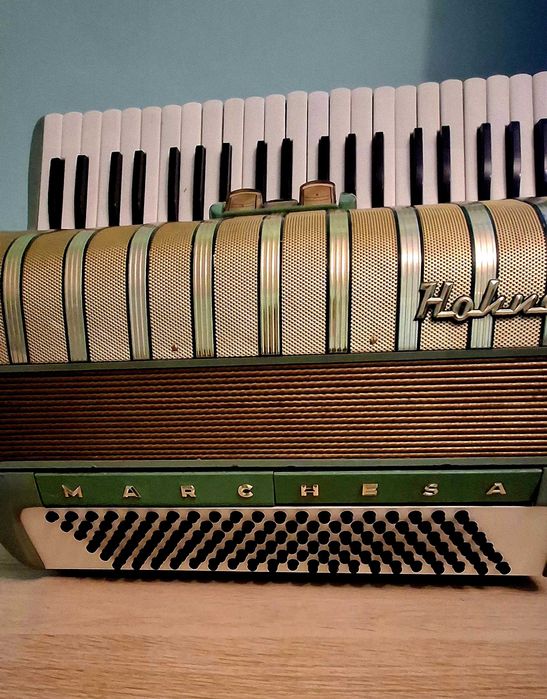 HOHNER MARCHESA  120 basi  de colectie impecabil