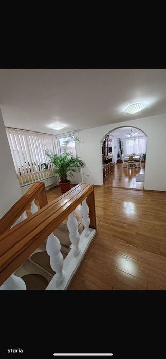 Apartament la casa + 200 mp teren, zona centrala