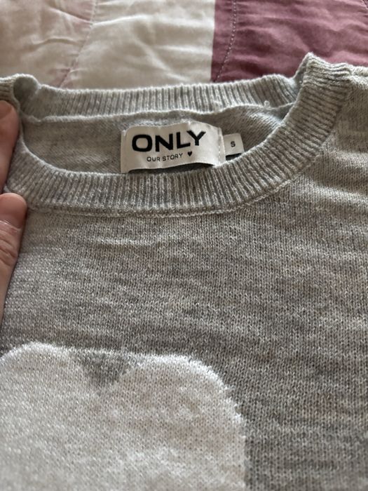 Пуловер сив only.
