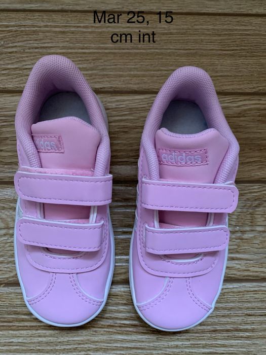 Pantofi sport Adidas mar 25 NOI!