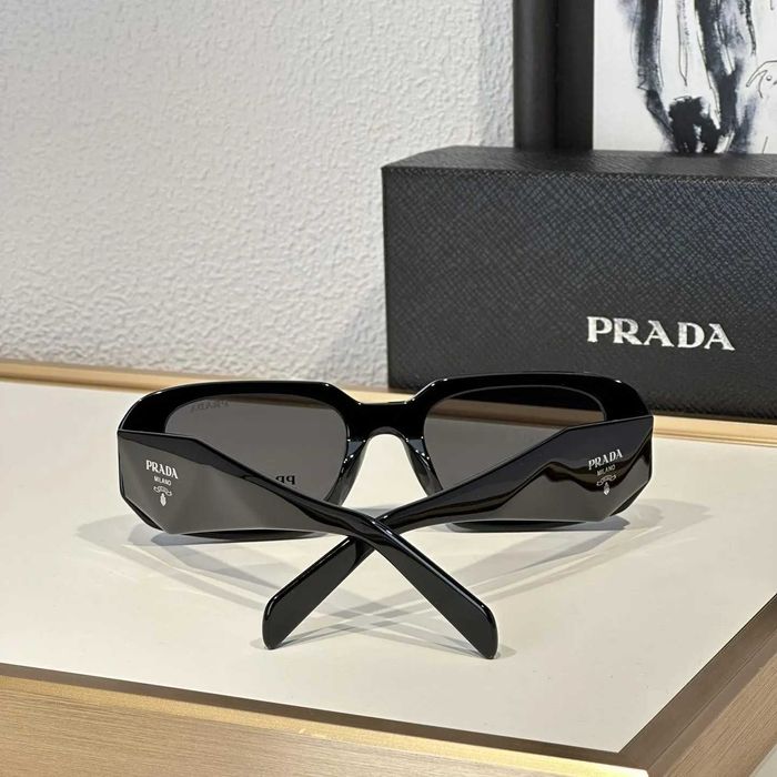 Vand ochelari Prada Runaway noi