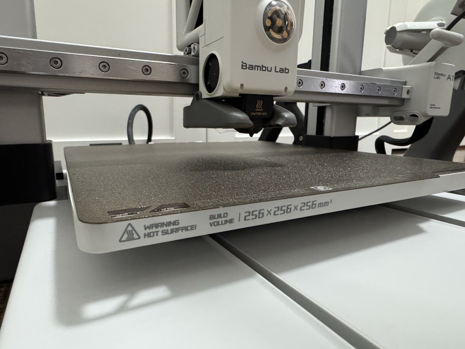 Imprimanta 3D BambuLab A1 cu AMS